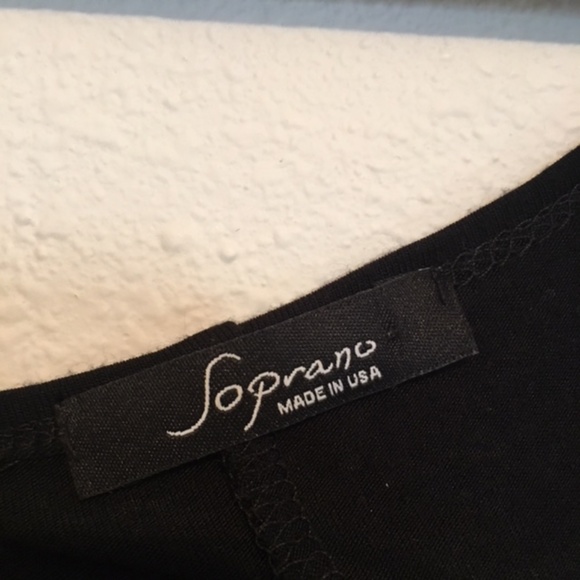 Black short sleeve top metal studded design M - Picture 2 of 4